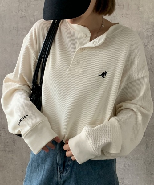 KANGOL(カンゴール)の「【KANGOL】別注ワッフルBIGロンT ヘンリーネック/バックロゴ(Tシャツ/カットソー・メンズ・その他1/その他2/アイボリー/ブラック・M/L/XL)」の2枚目の写真