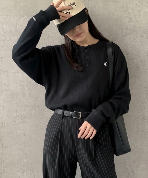 KANGOL(カンゴール)の「【KANGOL】別注ワッフルBIGロンT ヘンリーネック/バックロゴ(Tシャツ/カットソー・メンズ・その他1/その他2/アイボリー/ブラック・M/L/XL)」の3枚目の写真