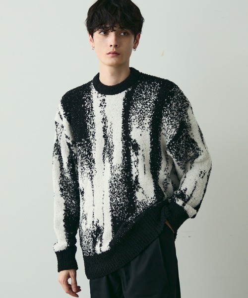 Shoowtime（ショウタイム）の「Soft-Touch Abstract Knit Sweater / モチモチクルーネックニット（ニット/セーター・メンズ・ベージュ/カーキ/ブラック・MEDIUM/LARGE）」の2枚目の写真