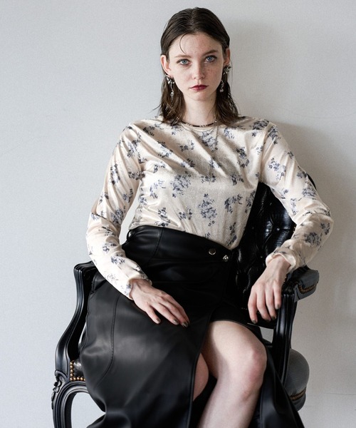 HARE（ハレ）の「2WAYフラワーガラベロアT(HARE)（Tシャツ/カットソー・レディース・ブルー/オレンジ/オフホワイト・FREE）」の2枚目の写真