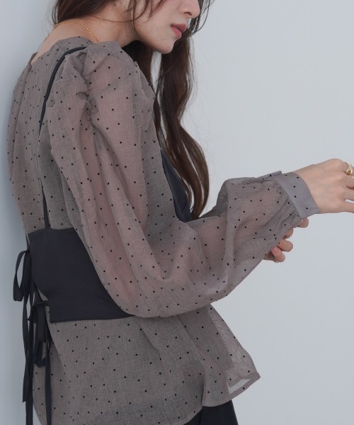 Bab（バブ）の「ビスチェSETドットブラウス（シャツ/ブラウス・レディース・ブラック/グレイッシュベージュ/アイボリー・M）」の4枚目の写真