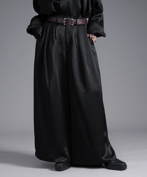 ボリュームタックサテンワイドパンツ（スラックス）｜Ellno