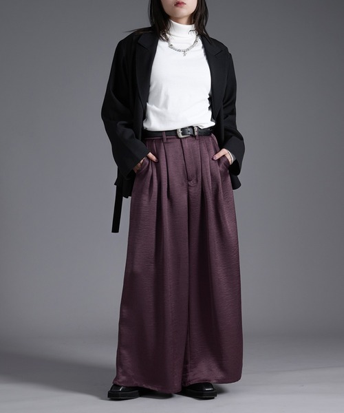 Ellno Loset(エルノロゼット)の「ボリュームタックサテンワイドパンツ(スラックス・メンズ・ブラック/ダークパープル・X-SMALL/SMALL/MEDIUM/LARGE)」の13枚目の写真