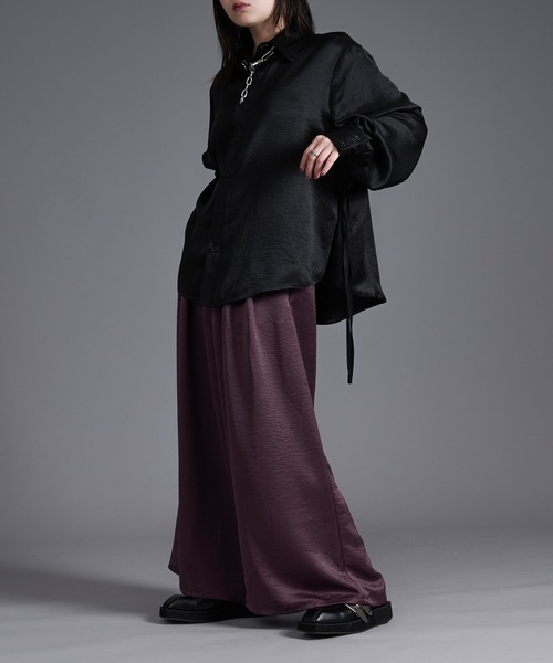Ellno Loset(エルノロゼット)の「ボリュームタックサテンワイドパンツ(スラックス・メンズ・ブラック/ダークパープル・X-SMALL/SMALL/MEDIUM/LARGE)」の11枚目の写真