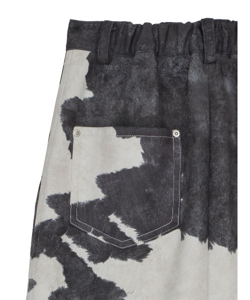 Ameri（アメリ）の「COW PATTERN SUEDE LIKE SKIRT（スカート）」 - WEAR