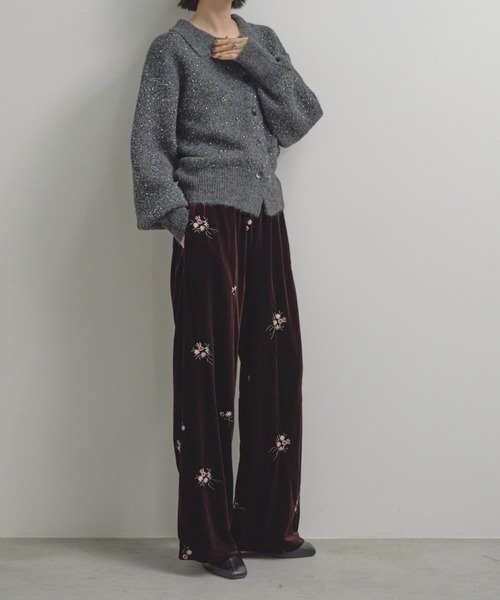 Shelly island（シェリーアイランド）の「花柄刺繍ベロアパンツ（その他パンツ・レディース・ブラック/ダークブラウン・FREE）」の2枚目の写真