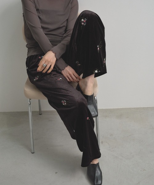 Shelly island（シェリーアイランド）の「花柄刺繍ベロアパンツ（その他パンツ・レディース・ブラック/ダークブラウン・FREE）」の14枚目の写真