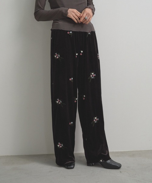 花柄刺繍ベロアパンツ（その他パンツ）｜Shelly island（シェリー