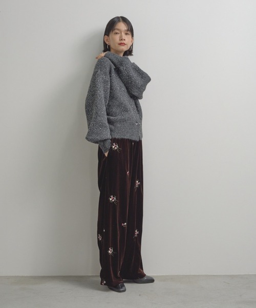 Shelly island（シェリーアイランド）の「花柄刺繍ベロアパンツ（その他パンツ・レディース・ブラック/ダークブラウン・FREE）」の5枚目の写真