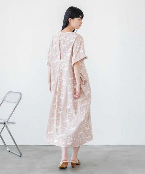 sneeuw（スニュウ）の「インビジブルフラワーワンピース（ワンピース・レディース・ブルー/ピンク・ONESIZE）」の4枚目の写真