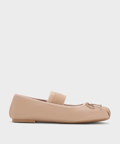 CHARLES & KEITH(チャールズ & キース)の「Winona ウィノナ フェルトボウ フラッフィーストラップメリージェーンフラット(パンプス・レディース・アイボリー/ライトアッシュグレー・24.5cm/25cm/25.5cm/22.5cm/23cm/23.5cm)」の5枚目の写真