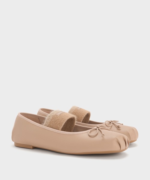 CHARLES & KEITH(チャールズ & キース)の「Winona ウィノナ フェルトボウ フラッフィーストラップメリージェーンフラット(パンプス・レディース・アイボリー/ライトアッシュグレー・24.5cm/25cm/25.5cm/22.5cm/23cm/23.5cm)」の6枚目の写真