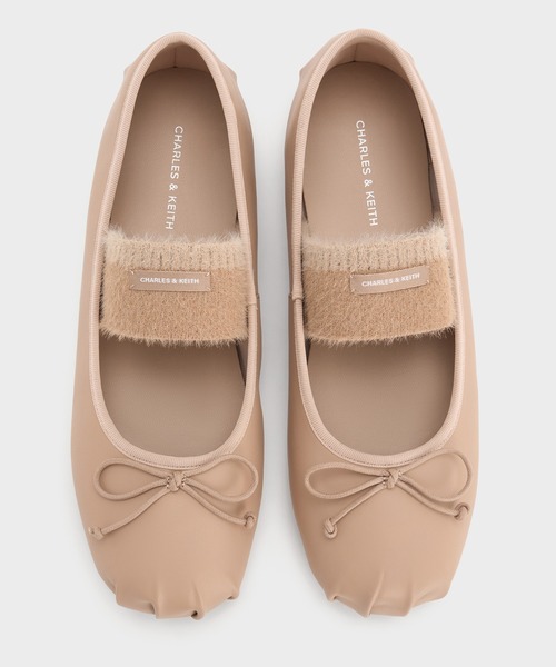 CHARLES & KEITH(チャールズ & キース)の「Winona ウィノナ フェルトボウ フラッフィーストラップメリージェーンフラット(パンプス・レディース・アイボリー/ライトアッシュグレー・24.5cm/25cm/25.5cm/22.5cm/23cm/23.5cm)」の9枚目の写真