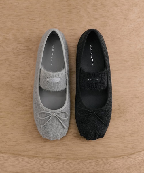 CHARLES & KEITH(チャールズ & キース)の「Winona ウィノナ フェルトボウ フラッフィーストラップメリージェーンフラット(パンプス・レディース・アイボリー/ライトアッシュグレー・24.5cm/25cm/25.5cm/22.5cm/23cm/23.5cm)」の12枚目の写真