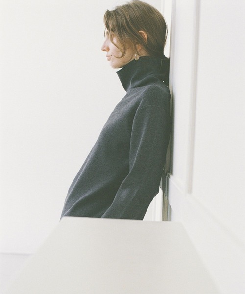 ADAM ET ROPE'（アダムエロペ）の「【EMOELLE】ウールニットトップス（ニット/セーター・レディース・グレー/オフホワイト・FREE）」の7枚目の写真