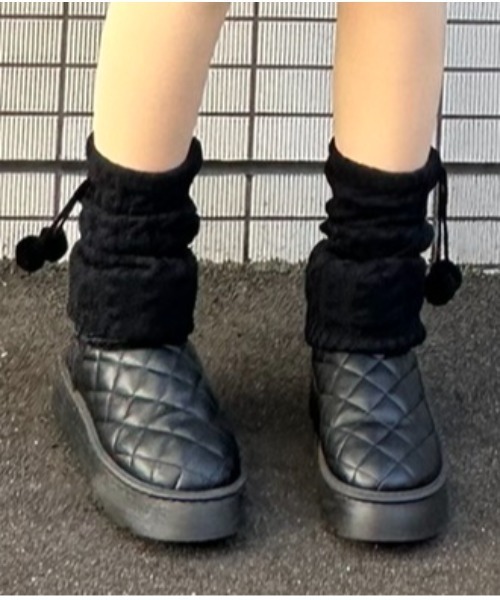 Vini（ヴィニ）の「ボンボン付きレッグウォーマー（レッグウォーマー・レディース・ホワイト/ブラック・FREE）」の2枚目の写真