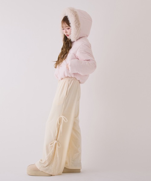 one after another NICE CLAUP(ワンアフターアナザーナイスクラップ)の「【今すぐお届け可能!】フード付きショートフェイクダウンジャケット(ダウンジャケット/コート・レディース・ピンク/ブラック/アイボリー/サックスブルー・FREE)」の17枚目の写真