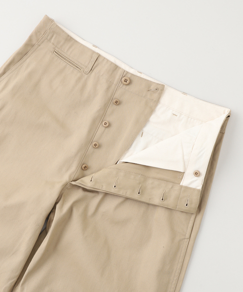 417 EDIFICE(フォーワンセブンエディフィス)の「【GOLDEN MILLS INC. / ゴールデンミルズ インク】M45 CURVE CHINO(チノパンツ・メンズ・ベージュ・LARGE/MEDIUM/SMALL)」の4枚目の写真