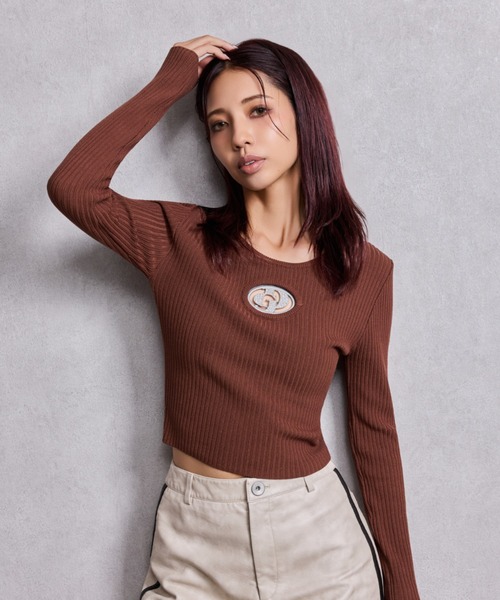 GYDA（ジェイダ）の「【ZOZO限定カラーあり】GD bijou MOLD ニットトップス（ニット/セーター・レディース・ブラウン/その他1/その他2/オフホワイト/ブラック/ネイビー/ピンク・FREE）」の3枚目の写真