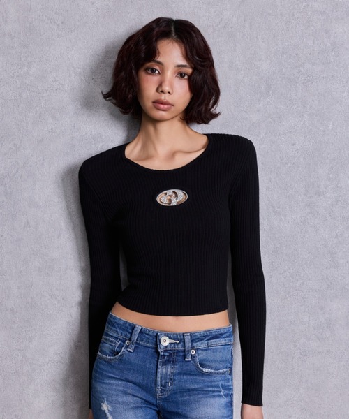 GYDA（ジェイダ）の「【ZOZO限定カラーあり】GD bijou MOLD ニットトップス（ニット/セーター・レディース・ブラウン/その他1/その他2/オフホワイト/ブラック/ネイビー/ピンク・FREE）」の2枚目の写真