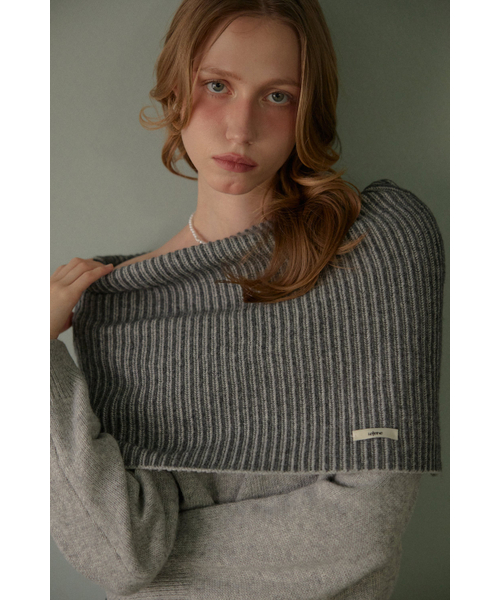 LETERIE(レテリー)の「WIDE OFF-SHOULDER KNIT TOP_GREY(ニット/セーター・レディース・グレー・FREE)」の2枚目の写真