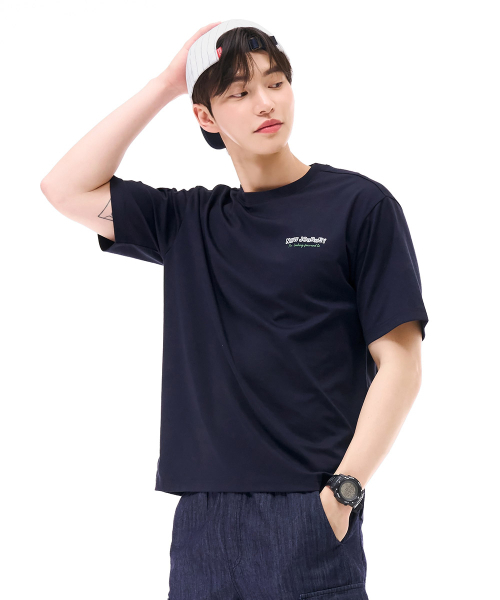 CHASECULT(チェイスカルト)の「共用ドローインググラフィック半袖Tシャツ-ネイビー(Tシャツ/カットソー・メンズ・ネイビー・105/90/100/95)」の2枚目の写真