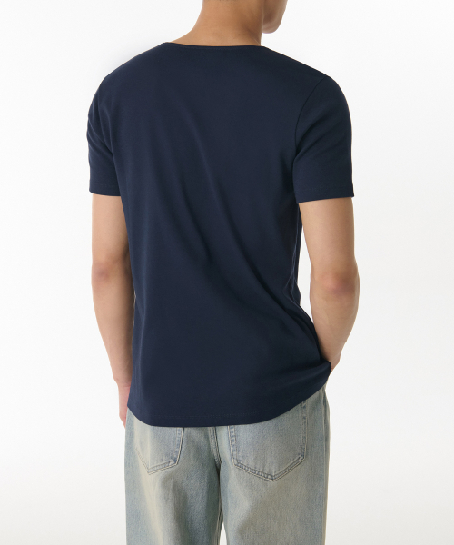 MUSINSA STANDARD（ムシンサスタンダード）の「マッスルフィットスcoopネックモーダルTシャツ[ネイビー]（Tシャツ/カットソー・メンズ・その他・SMALL/MEDIUM/LARGE/X-LARGE/XX-LARGE/XXX-LARGE）」の2枚目の写真