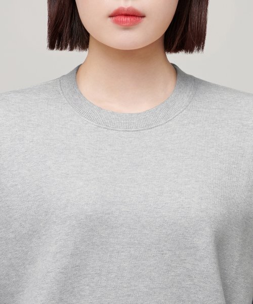 MUSINSA STANDARD WOMAN（ムシンサスタンダードウーマン）の「ウィメンズ 起毛セミオーバーサイズ スウェットシャツ [ミディアムグレー]（スウェット・レディース・その他・SMALL/MEDIUM/LARGE/X-SMALL）」の3枚目の写真