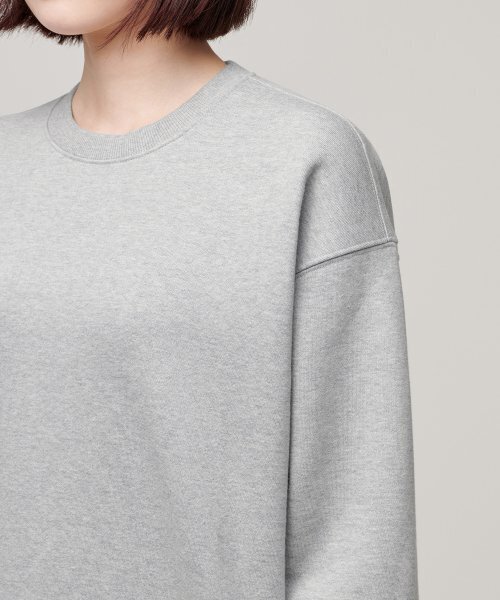MUSINSA STANDARD WOMAN（ムシンサスタンダードウーマン）の「ウィメンズ 起毛セミオーバーサイズ スウェットシャツ [ミディアムグレー]（スウェット・レディース・その他・SMALL/MEDIUM/LARGE/X-SMALL）」の5枚目の写真