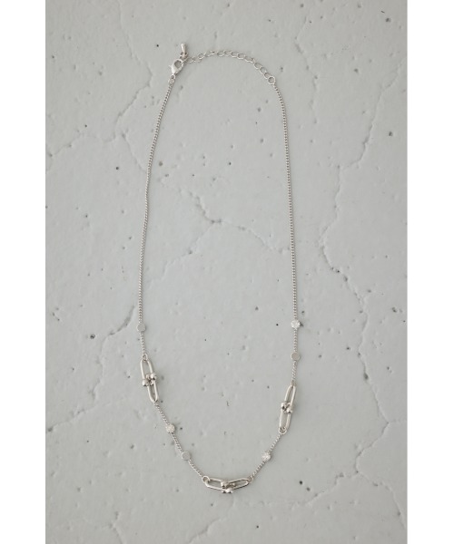 AZUL by moussy（アズールバイマウジー）の「Uチェーンラインストーンネックレス（ネックレス・レディース・シルバー/ゴールド系その他・FREE）」の5枚目の写真