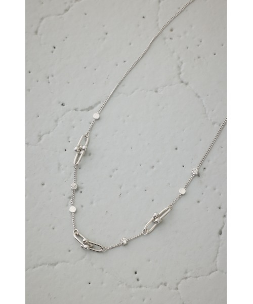 AZUL by moussy（アズールバイマウジー）の「Uチェーンラインストーンネックレス（ネックレス・レディース・シルバー/ゴールド系その他・FREE）」の7枚目の写真
