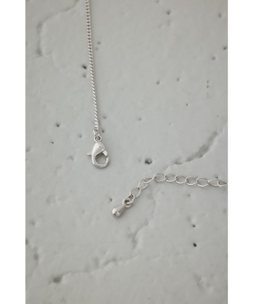 AZUL by moussy（アズールバイマウジー）の「Uチェーンラインストーンネックレス（ネックレス・レディース・シルバー/ゴールド系その他・FREE）」の8枚目の写真