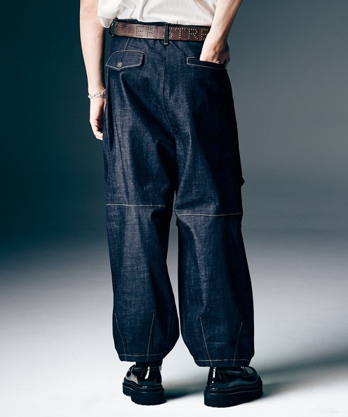 glamb（グラム）の「Crossover Tuck Pants / クロスオーバータックパンツ（その他パンツ・メンズ・インディゴブルー/ブラック・S/M/L）」の7枚目の写真