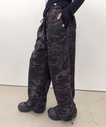 TYPESERVICE（タイプサービス）の「Camo Bow Sweatpants [Charcoal]（スウェットパンツ）」