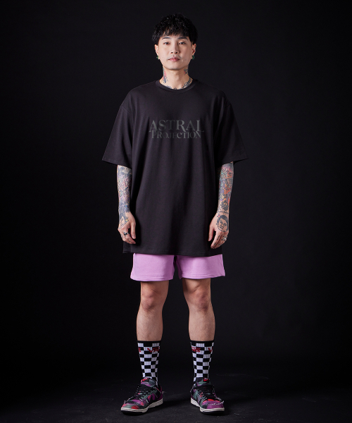 ASTRAL PROJECTION（アストラルプロジェクション）の「ベーシックレタリングスーピマコットンラウンドネック半袖Tシャツ_ブラック（Tシャツ/カットソー・メンズ・その他・MEDIUM/X-LARGE/LARGE）」の2枚目の写真