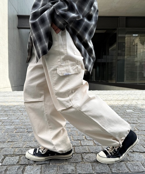 MAISON CLUB(メゾンクラブ)の「【MAISON CLUB】Basic Military CargoPants. Type M-65/M-47/Work Painter ワイドカーゴパンツ(カーゴパンツ・メンズ・ダークインディゴブルー/ブラック系7/チャコールグレー/ブラック/ブラウン系その他2/ブラック系その他5/ブラック系その他/グレー/ブラック系その他6/ブラウン/ダークグレー/ベージュ/インディゴブルー/サックスブルー/カーキ系5/グレー系その他/カーキ/カーキ系4/グレー系その他2/カーキ系/グレー系その他4/カーキ系6/ネイビー系2/ネイビー/ホワイト/ライトグレー・7/8/6/5/3/ 8/4)」の2枚目の写真