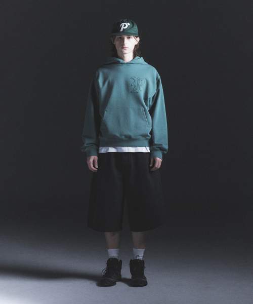 PHYSICAL DEPARTMENT(フィジカル デパートメント)の「スタッドゴシックロゴアプリケスプレイダイングフード_ヴィンテージグリーン(パーカー・レディース・その他・MEDIUM/LARGE/X-LARGE)」の12枚目の写真