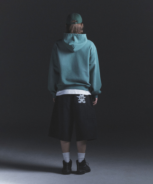 PHYSICAL DEPARTMENT(フィジカル デパートメント)の「スタッドゴシックロゴアプリケスプレイダイングフード_ヴィンテージグリーン(パーカー・レディース・その他・MEDIUM/LARGE/X-LARGE)」の13枚目の写真