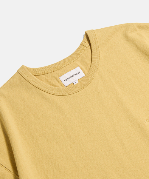 ESPIONAGE（エスピオナジ）の「スタンダードロゴ ヘビーウェイトTシャツ ヴィンテージイエロー（Tシャツ/カットソー・レディース・その他・MEDIUM/LARGE/X-LARGE）」の4枚目の写真