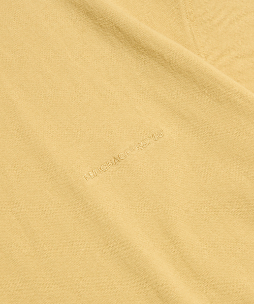 ESPIONAGE（エスピオナジ）の「スタンダードロゴ ヘビーウェイトTシャツ ヴィンテージイエロー（Tシャツ/カットソー・レディース・その他・MEDIUM/LARGE/X-LARGE）」の5枚目の写真