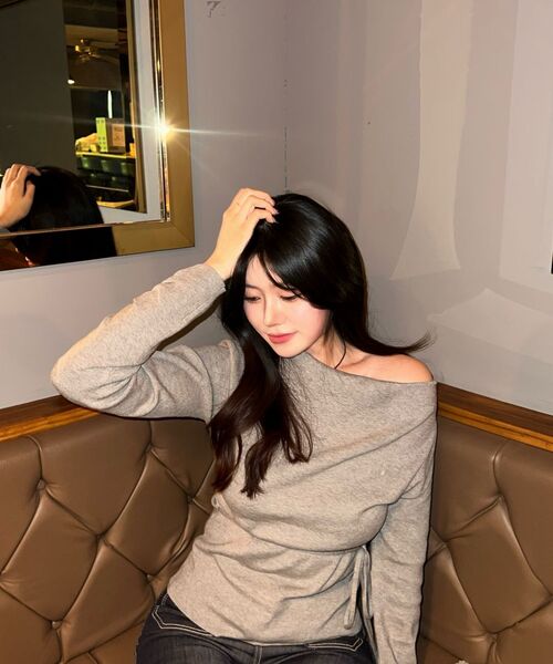 MICANE(ミケーネ)の「セイディカウルネックストラップニット(ニット/セーター・レディース・グレー/クリーム・SMALL/MEDIUM/LARGE/X-LARGE)」の22枚目の写真