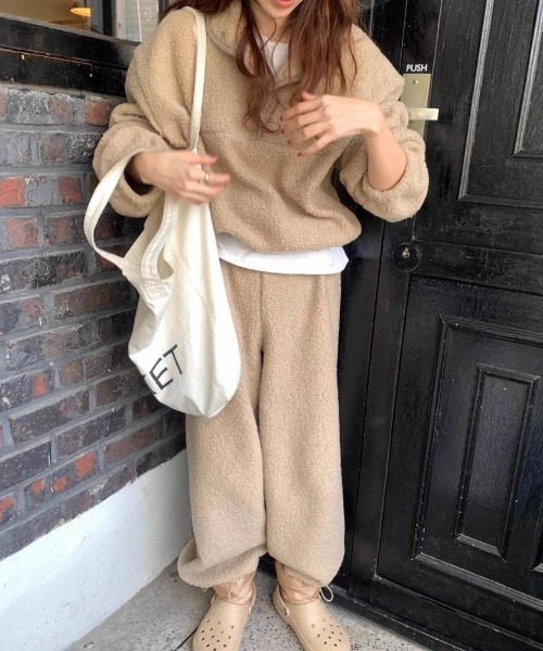 FREE STYLISTS(フリー スタイリスト)の「YUGA_YGMC Boa sweat top and pants set(セットアップ・レディース・キャメル/ブラック/オフホワイト・FREE)」の1枚目の写真