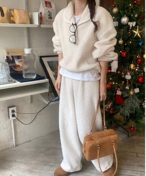 FREE STYLISTS(フリー スタイリスト)の「YUGA_YGMC Boa sweat top and pants set(セットアップ・レディース・キャメル/ブラック/オフホワイト・FREE)」の2枚目の写真