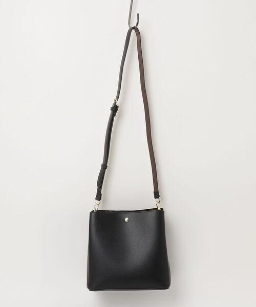 Legato Largo（レガートラルゴ）の「"02"≪Legato Largo≫たすかるっかばん 3ポケット 2WAY ショルダーバッグ（ショルダーバッグ・レディース・ライトグレー/モカ/ブラック/グレイッシュベージュ・ONE SIZE）」の2枚目の写真