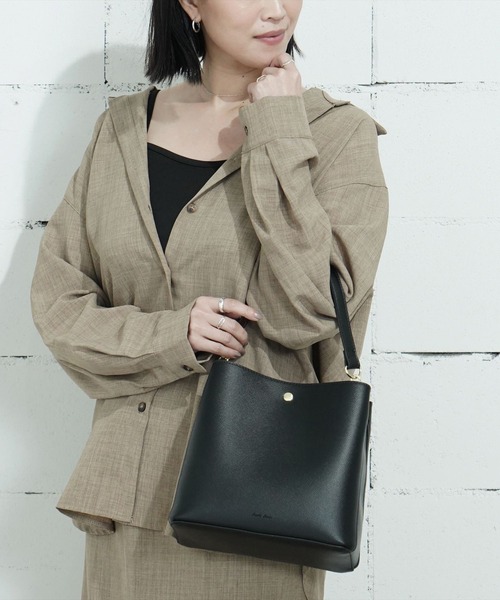Legato Largo(レガートラルゴ)の「"02"≪Legato Largo≫たすかるっかばん 3ポケット 2WAY ショルダーバッグ(ショルダーバッグ・レディース・ライトグレー/モカ/ブラック/グレイッシュベージュ/バーガンディー・ONE SIZE)」の7枚目の写真