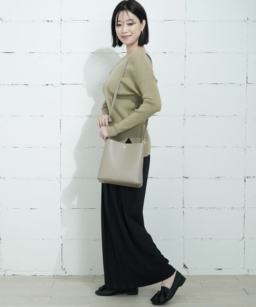 Legato Largo(レガートラルゴ)の「"02"≪Legato Largo≫たすかるっかばん 3ポケット 2WAY ショルダーバッグ(ショルダーバッグ・レディース・ライトグレー/モカ/ブラック/グレイッシュベージュ/バーガンディー・ONE SIZE)」の12枚目の写真