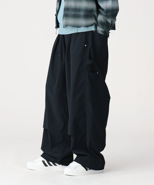 BEAMS（ビームス）の「ワイド ダブルニー イージーパンツ（その他パンツ・メンズ・チャコールグレー/ネイビー・XL/L/M/S）」の2枚目の写真