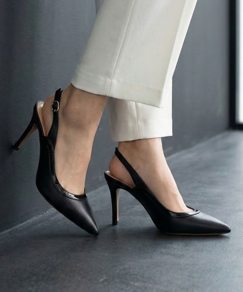 SEVEN TWELVE THIRTY(セヴントゥエルヴサーティー)の「ポインテッドバックベルトパンプス(パンプス・レディース・ブラック/ブルー/ホワイト×ブラック・23.5cm/23cm/22.5cm/22cm/24.5cm/24cm)」の1枚目の写真