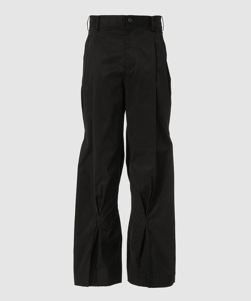KHOKI（コッキ）の「Pleated Chino Pants（チノパンツ・メンズ・ブラック/ベージュ・2）」の2枚目の写真