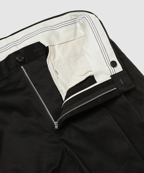 KHOKI（コッキ）の「Pleated Chino Pants（チノパンツ・メンズ・ブラック/ベージュ・2）」の4枚目の写真